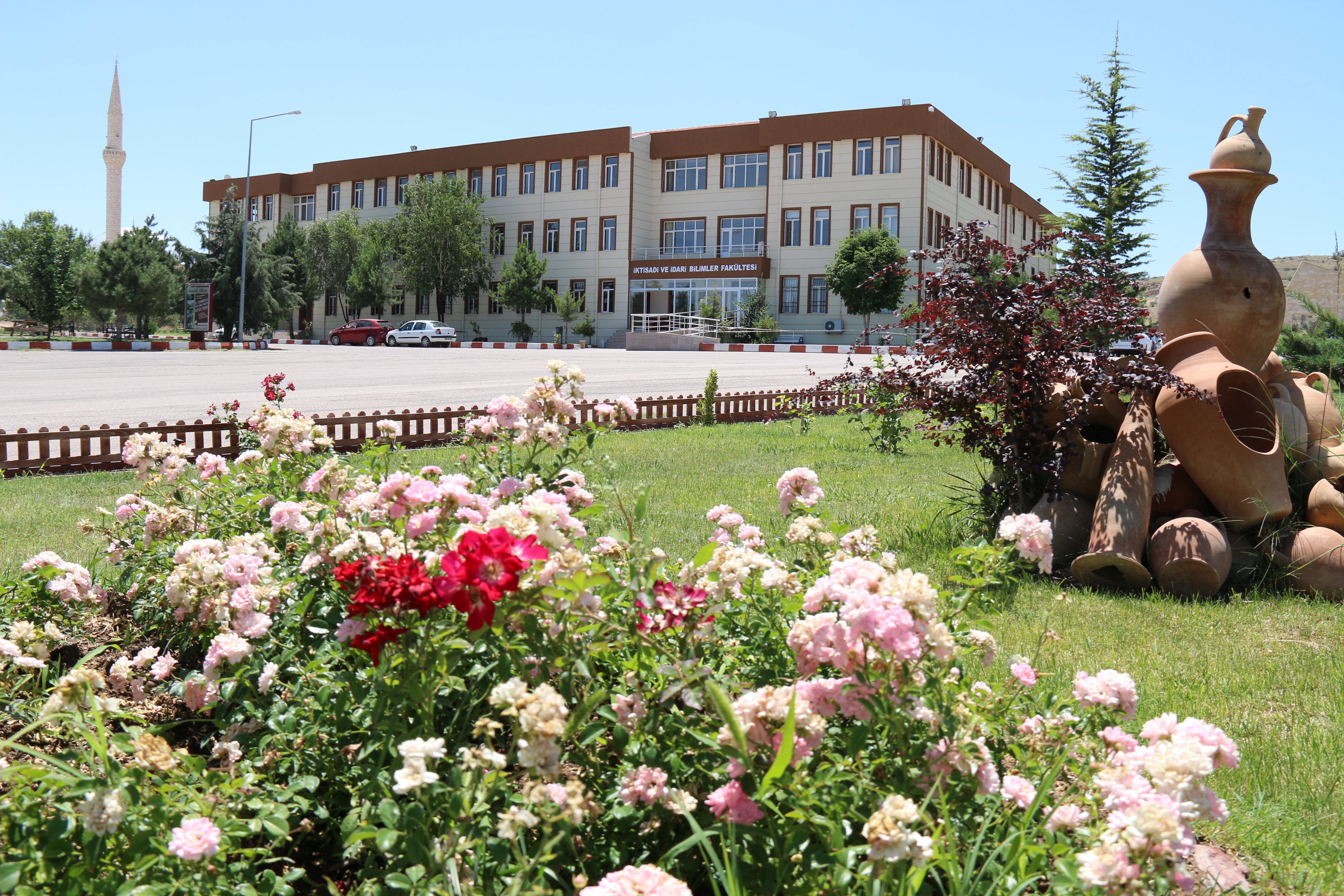 جامعة نوشهير حاجي بكتاش فيلي -Nevşehir Hacı Bektaş Veli Üniversitesi)