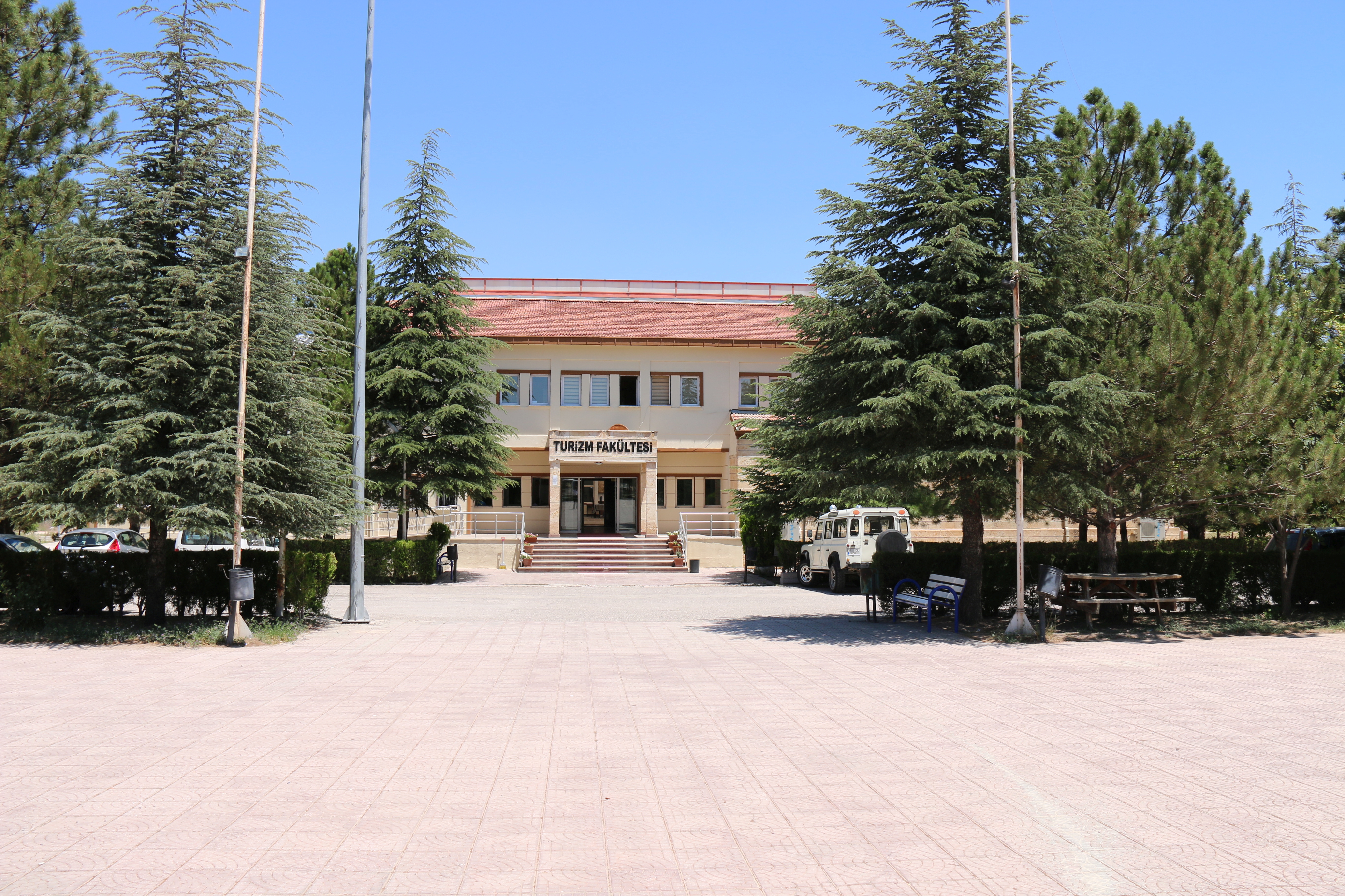 جامعة نوشهير حاجي بكتاش فيلي -Nevşehir Hacı Bektaş Veli Üniversitesi)