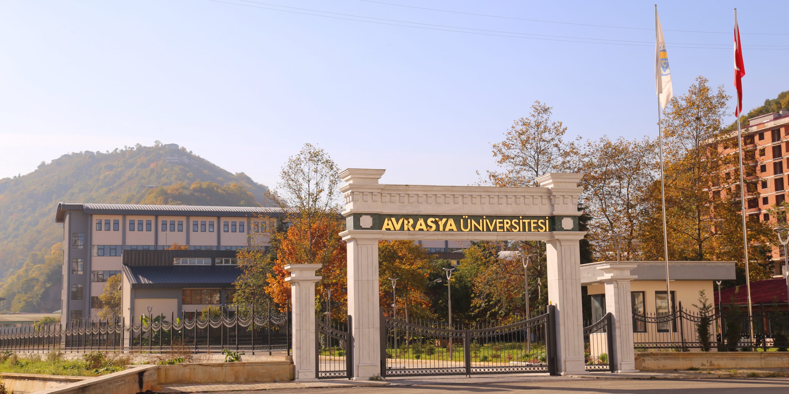 جامعة أوراسيا - Avrasya Üniversitesi