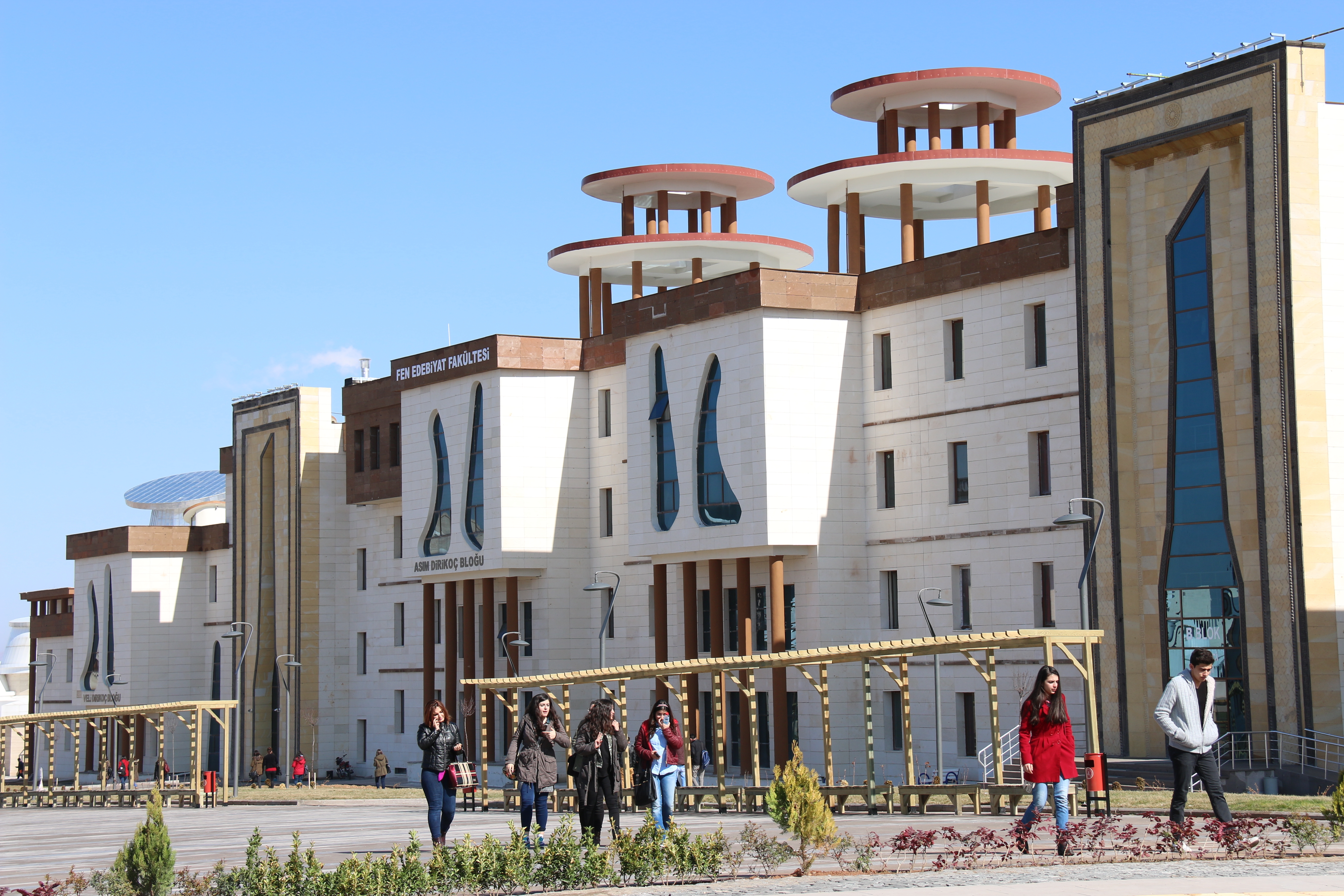 جامعة نوشهير حاجي بكتاش فيلي -Nevşehir Hacı Bektaş Veli Üniversitesi)
