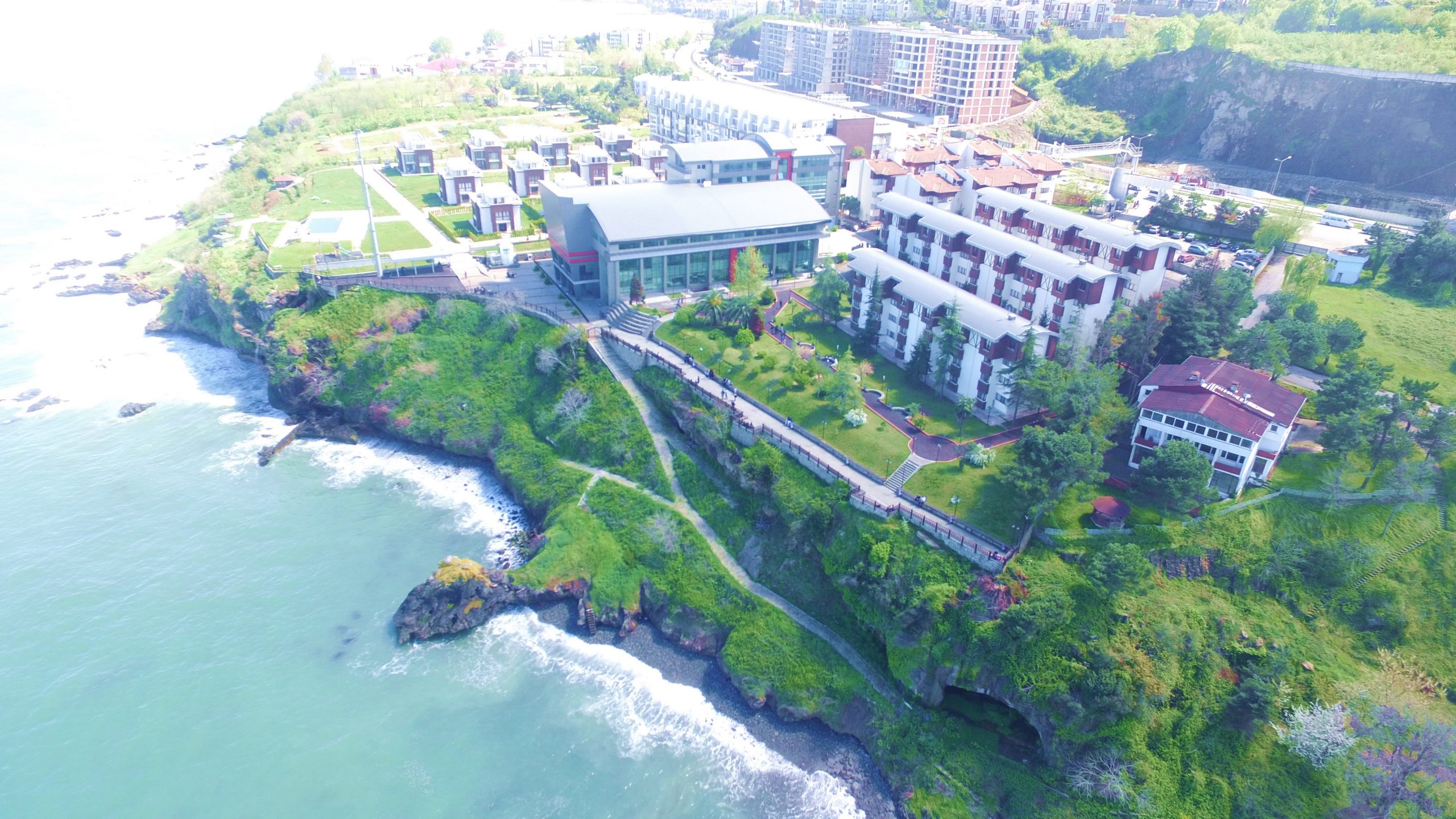 جامعة أوراسيا - Avrasya Üniversitesi