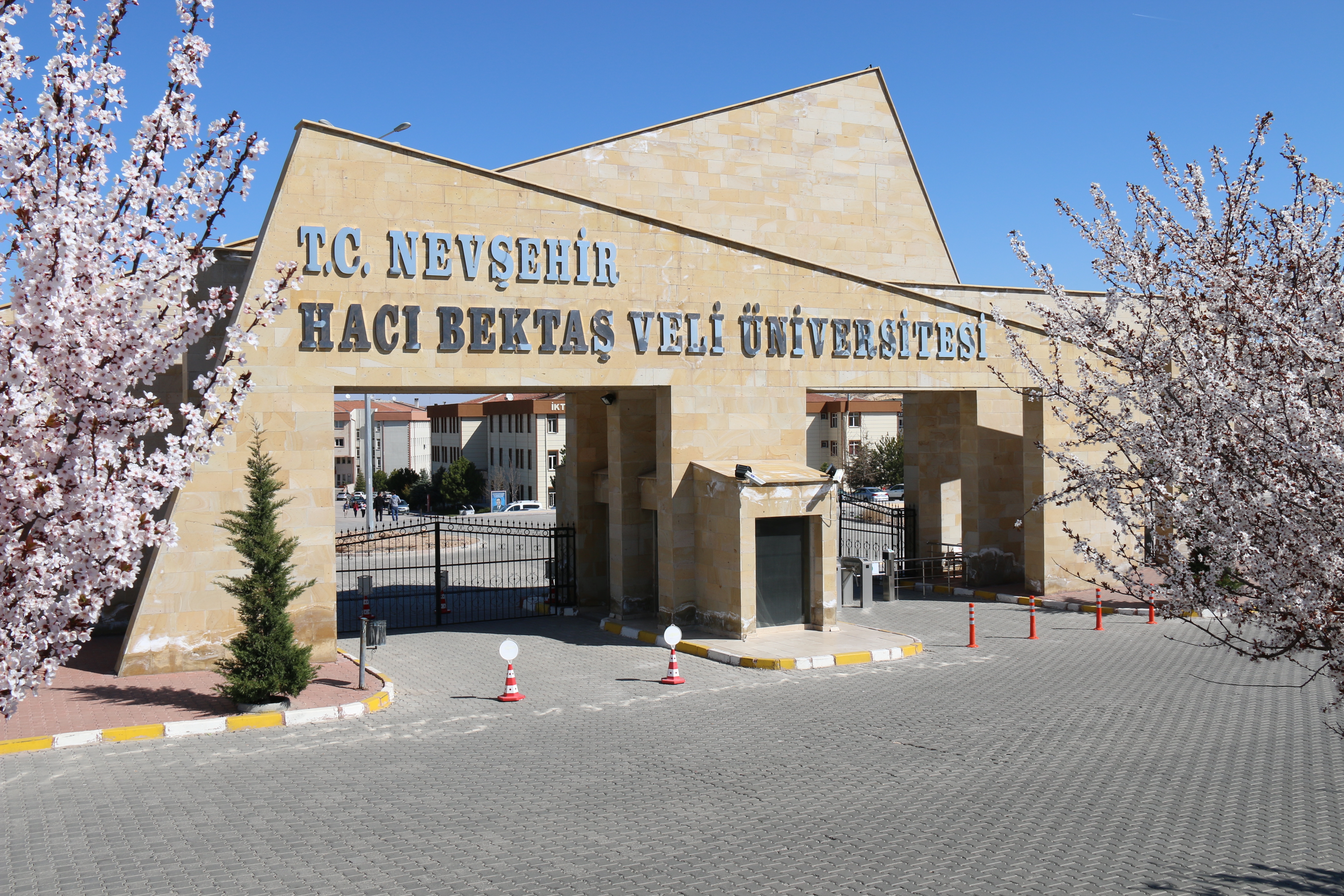 جامعة نوشهير حاجي بكتاش فيلي -Nevşehir Hacı Bektaş Veli Üniversitesi)