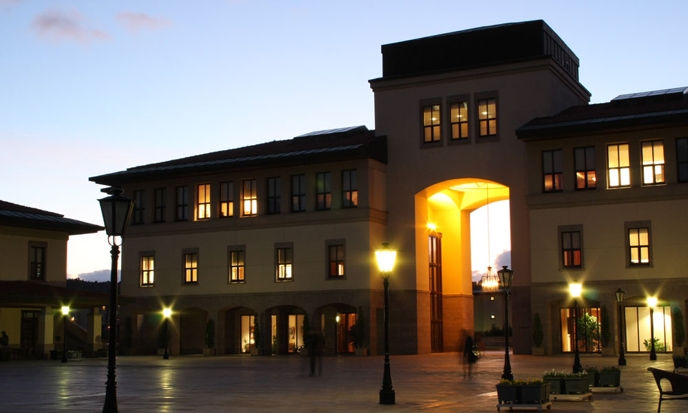 جامعة كوتش - KOÇ ÜNİVERSİTESİ