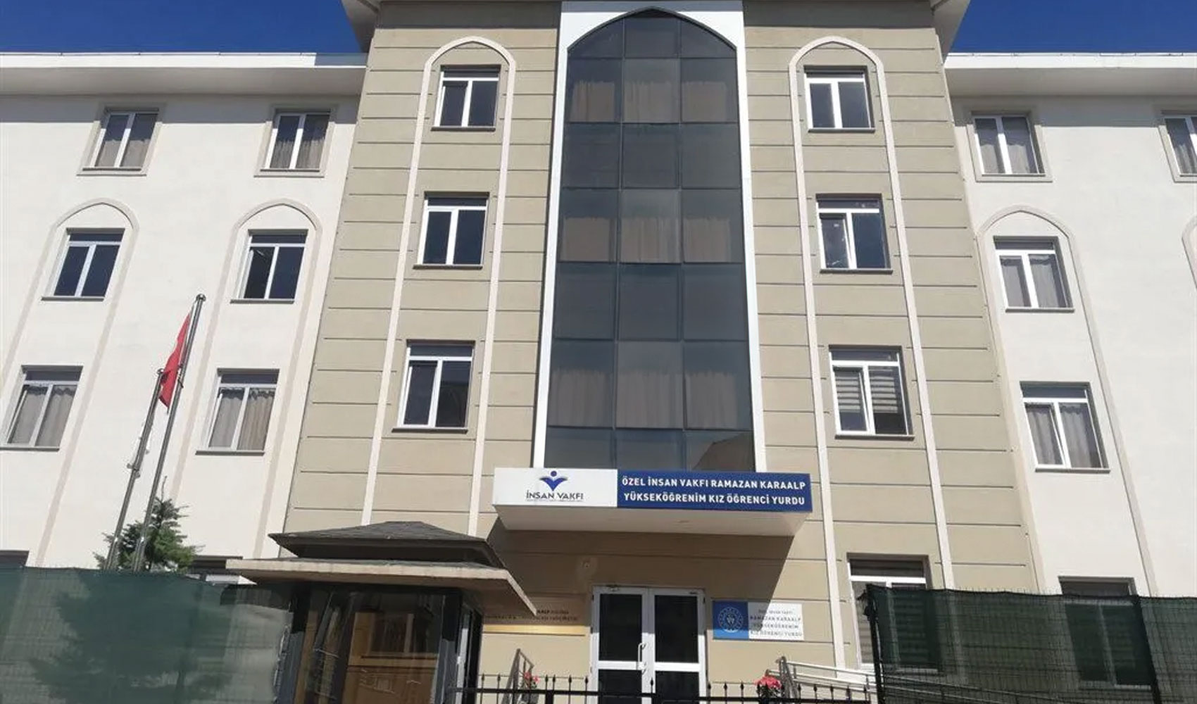 سكن الطالبات الجامعيات رمضان كرآلب التابع لمؤسسة الإنسان الخاصة-Özel İnsan Vakfı Ramazan Karaalp Yükseköğretim Kız Öğrenci Yurdu