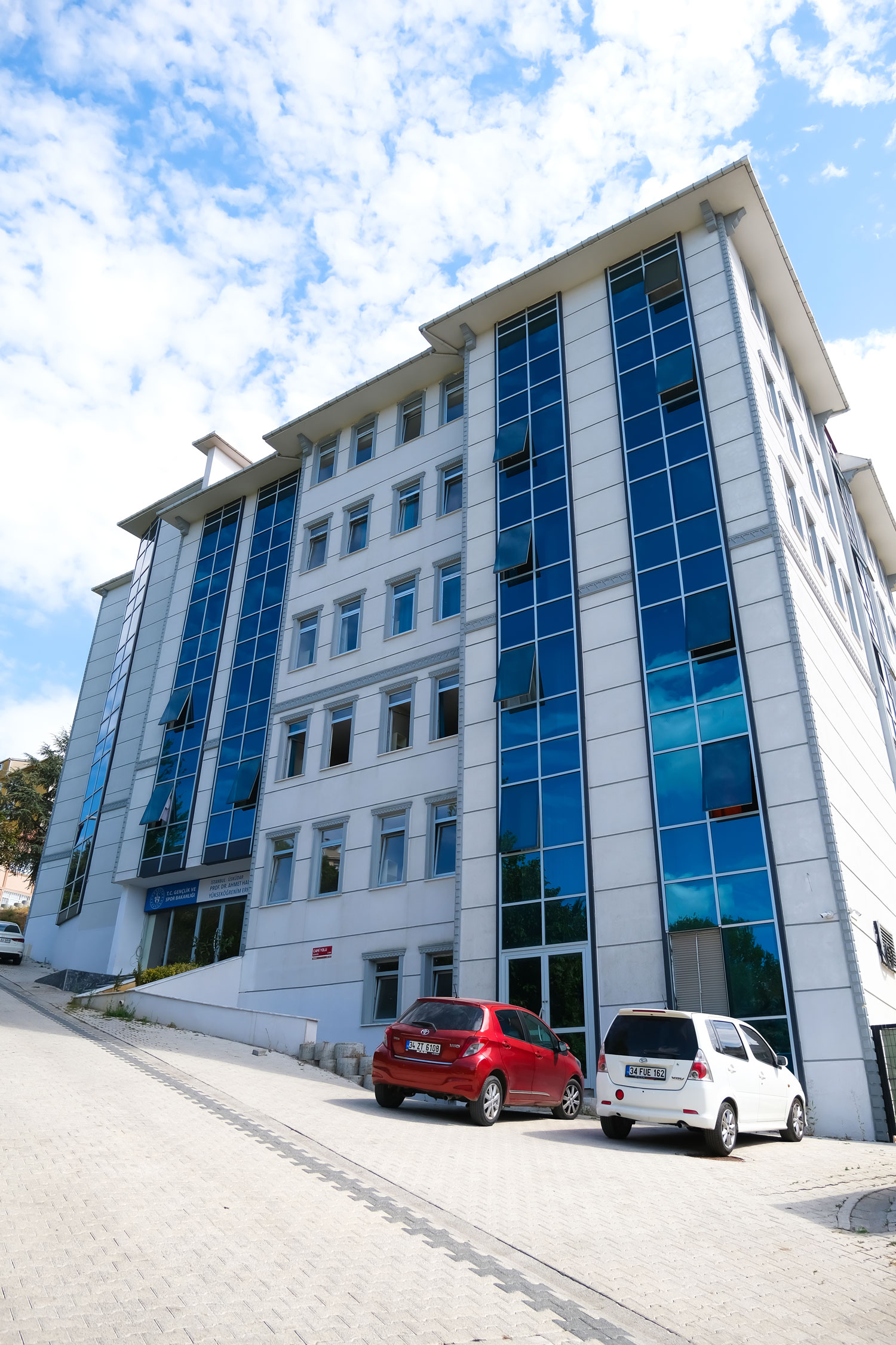 Özel İnsan Vakfı Prof. Dr. Ahmet Haluk Dursun Yükseköğretim Erkek Öğrenci Yurdu