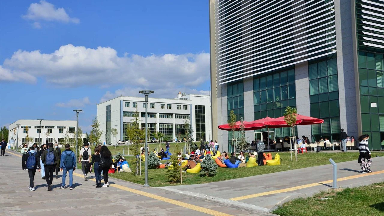 جامعة اوشاك - Uşak Üniversitesi