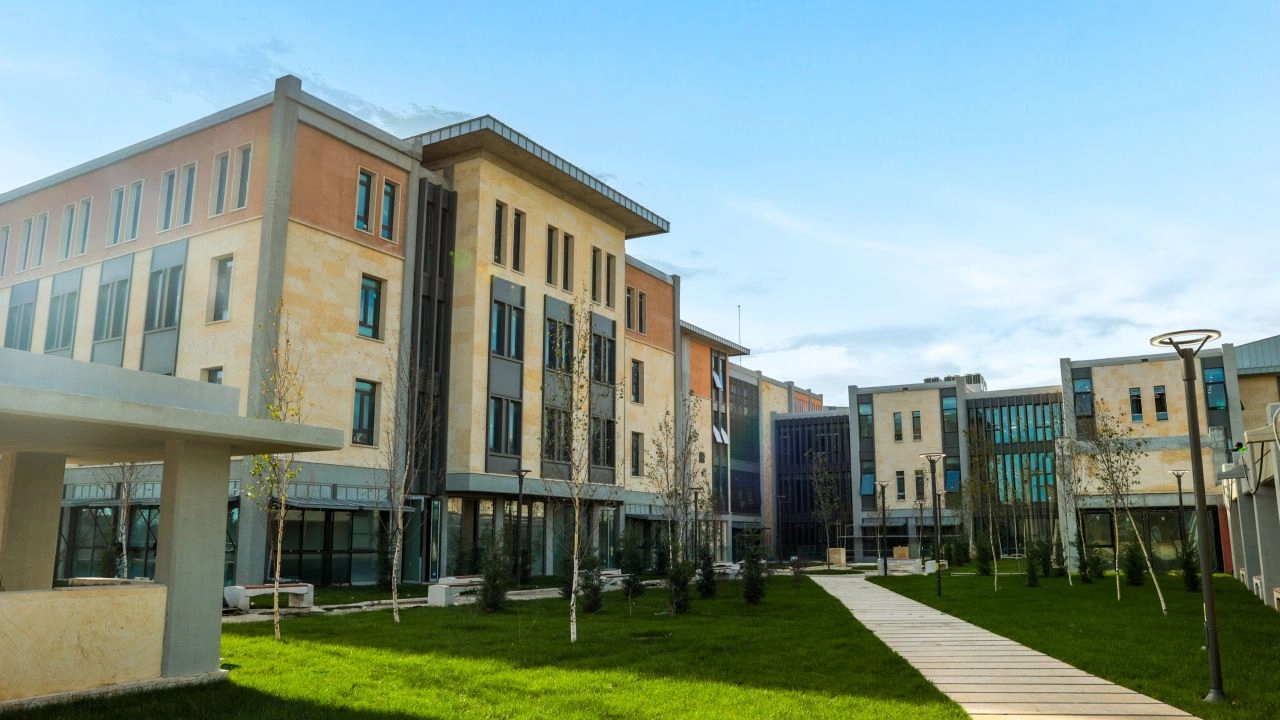  Fatih Sultan Mehmet Üniversitesi _ جامعة السلطان محمد الفاتح 