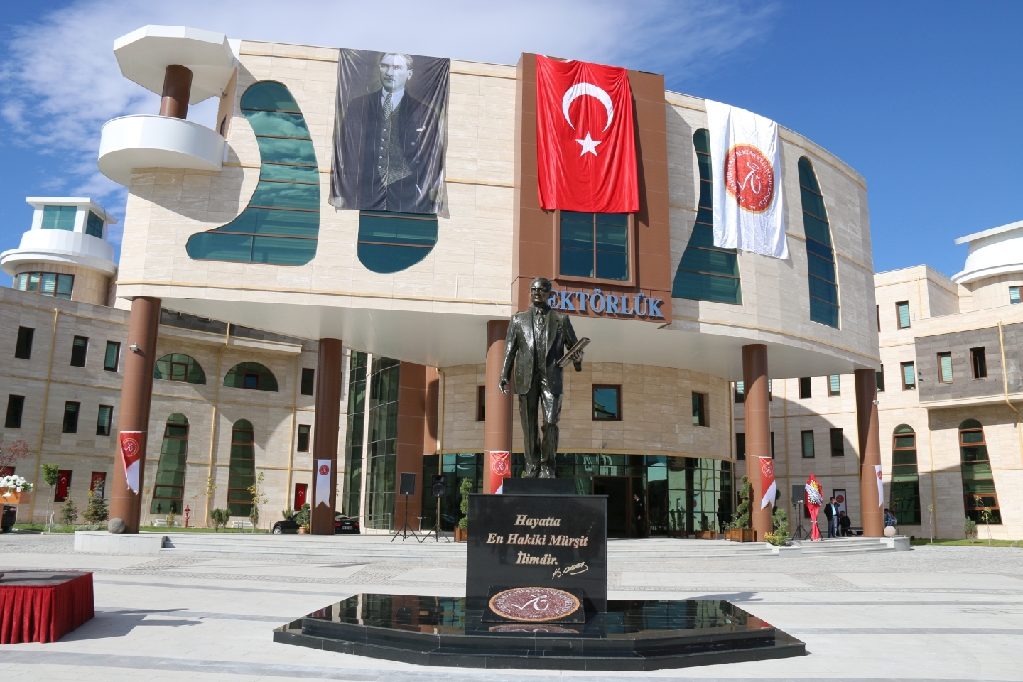 جامعة نوشهير حاجي بكتاش فيلي -Nevşehir Hacı Bektaş Veli Üniversitesi)