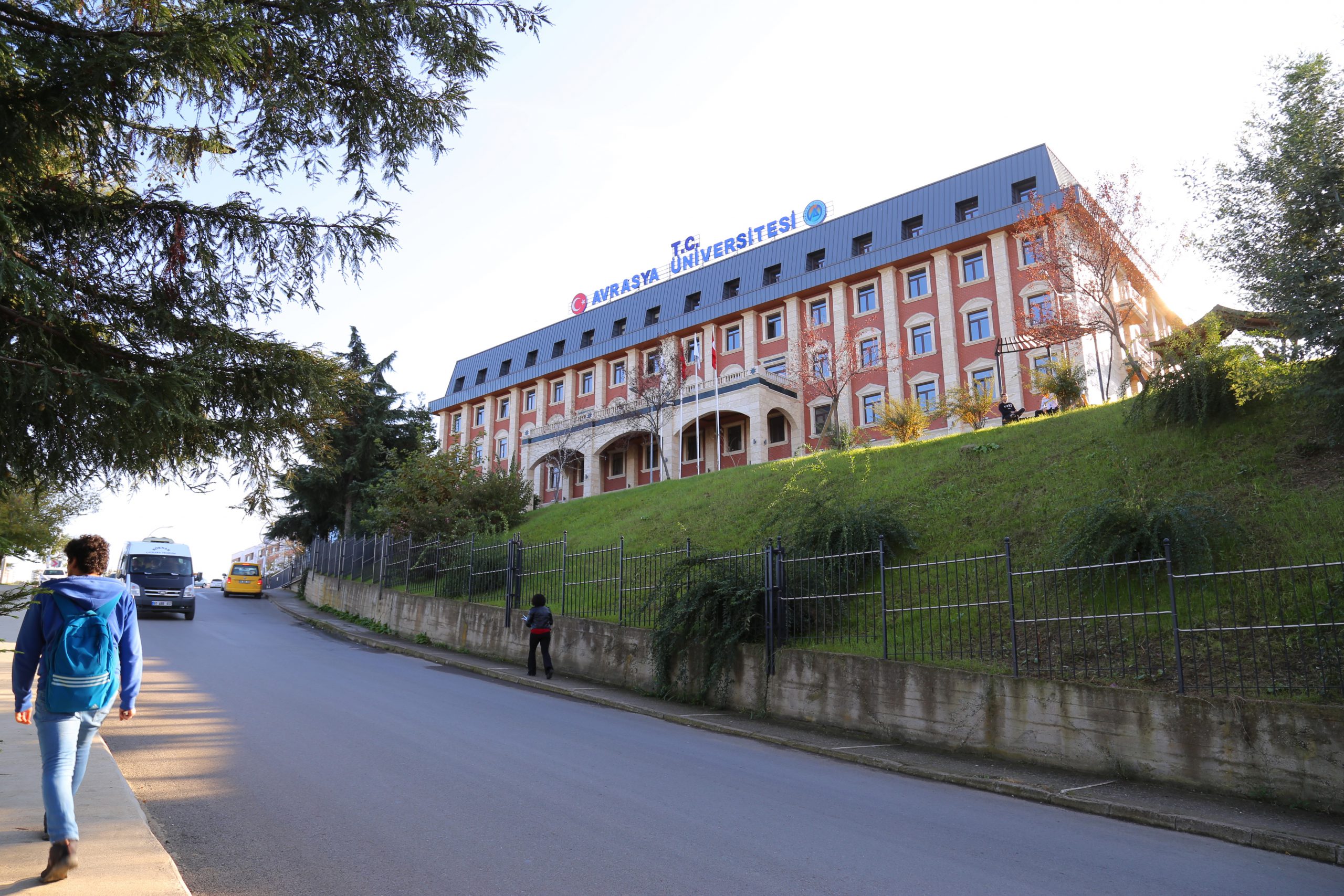 جامعة أوراسيا - Avrasya Üniversitesi