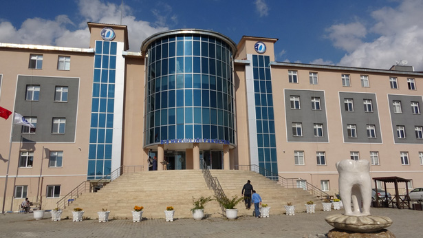 جامعة فان يوزنجويل - Van Yüzüncü Yıl Üniversitesi