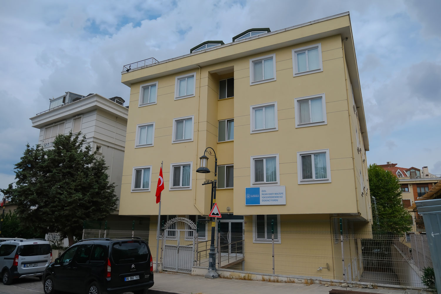 Özel İnsan Vakfı Maltepe Yükseköğretim Kız Öğrenci Yurdu