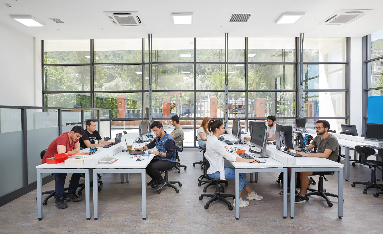 جامعة إزمير الاقتصادية - İZMİR EKONOMİ ÜNİVERSİTESİ