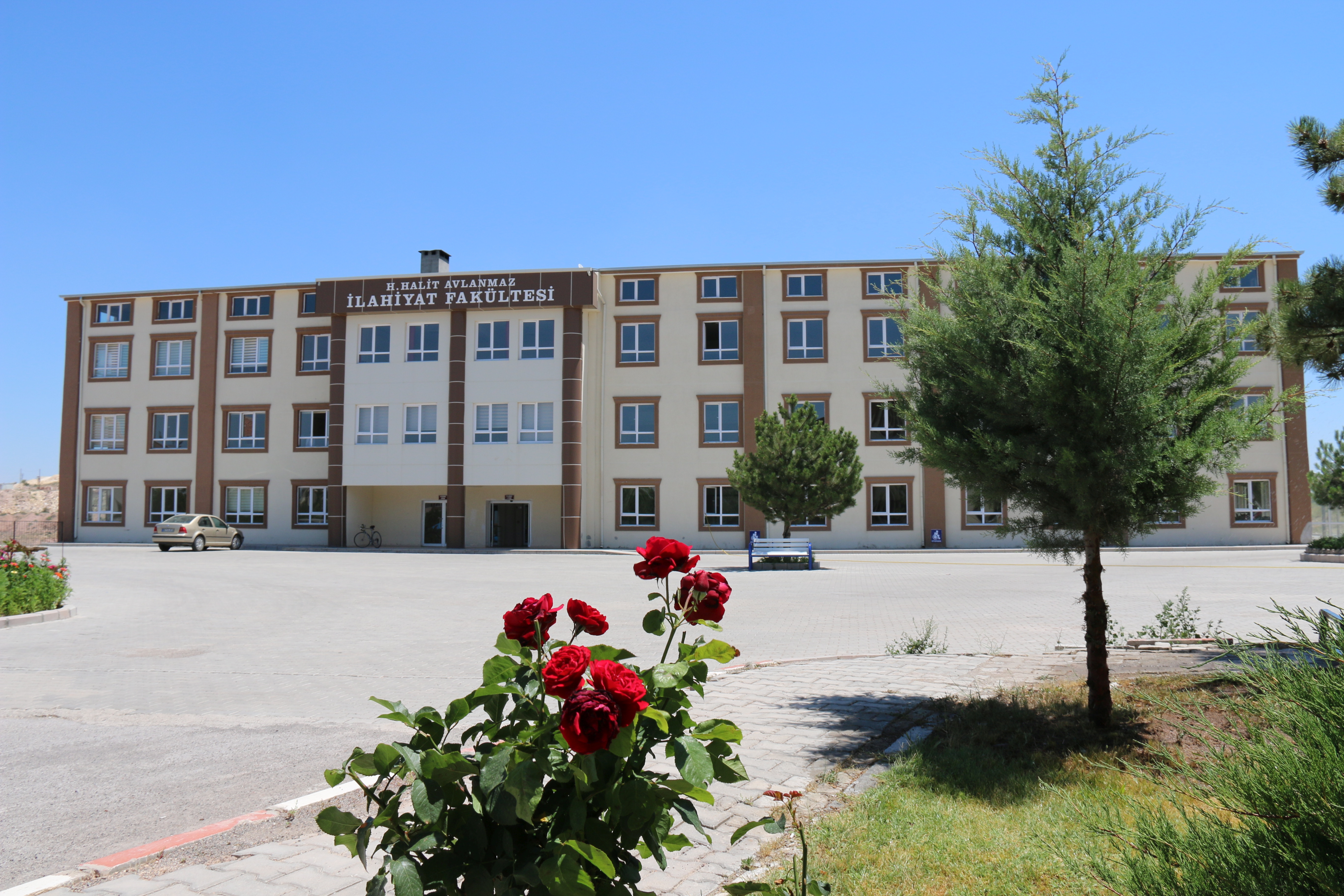 جامعة نوشهير حاجي بكتاش فيلي -Nevşehir Hacı Bektaş Veli Üniversitesi)